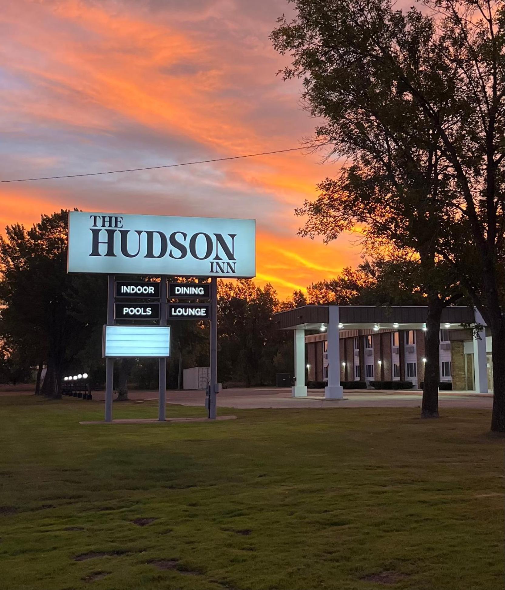 The Hudson Inn Morris ภายนอก รูปภาพ